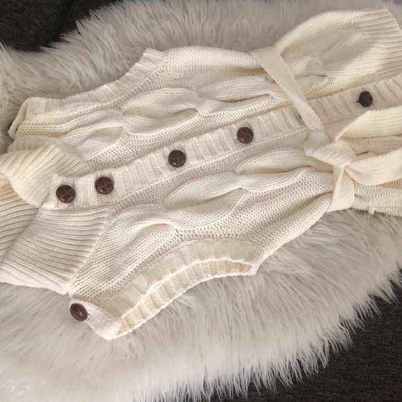 Forever 21 ❄️ Cable Knit Belted Sweater Vest - Picture 8 of 8